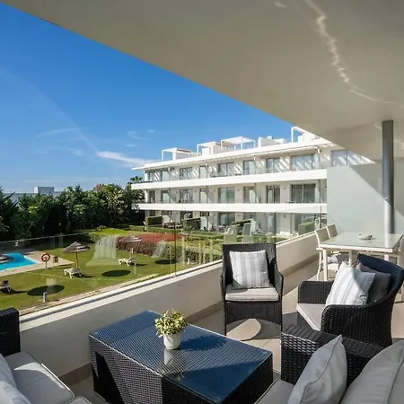 Close To Amenities 3 Bed/2 Bath In With Pool View! *
