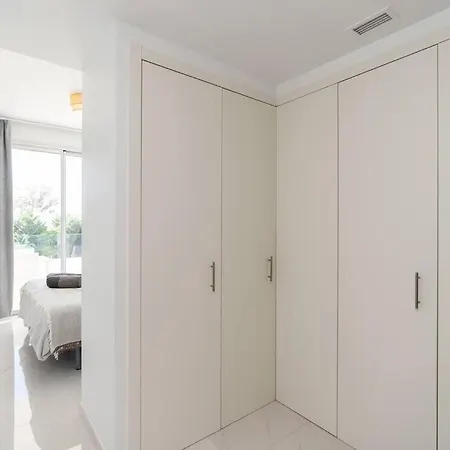 Close To Amenities 3 Bed/2 Bath In With Pool View! Appartement *