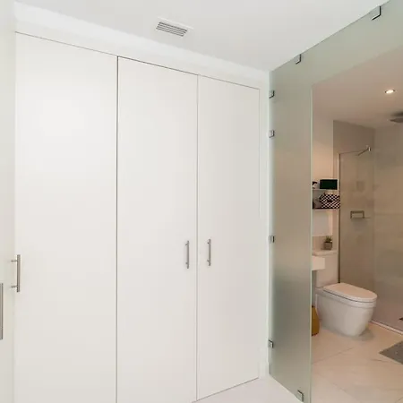 Close To Amenities 3 Bed/2 Bath In With Pool View! * Estepona