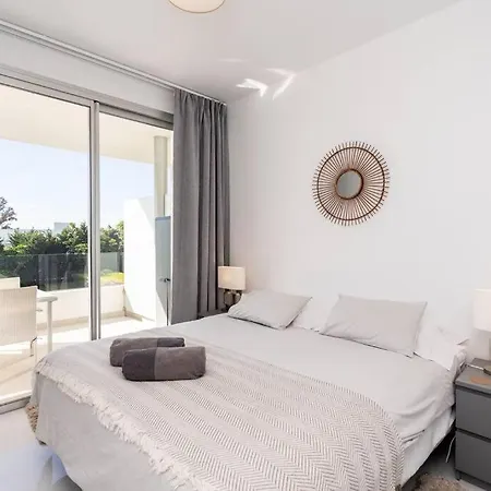 Close To Amenities 3 Bed/2 Bath In With Pool View! *