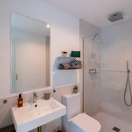 Close To Amenities 3 Bed/2 Bath In With Pool View! Apartment Estepona