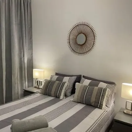 Close To Amenities 3 Bed/2 Bath In With Pool View! Apartment *