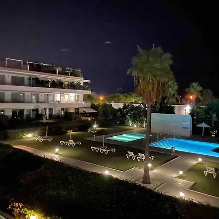 Apartment Close To Amenities 3 Bed/2 Bath In With Pool View!