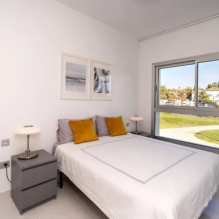 Apartment Close To Amenities 3 Bed/2 Bath In With Pool View!
