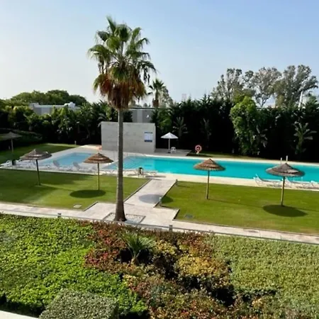 Close To Amenities 3 Bed/2 Bath In With Pool View! Apartment Estepona
